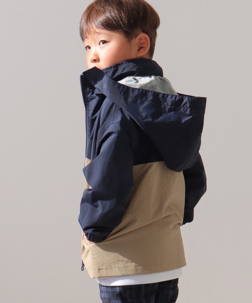 ikka(イッカ)の「フード脱着裏メッシュマウンテンパーカー(120~160cm)(マウンテンパーカー・キッズ・ブルー/ブラック・150/140/160/130/120)」の2枚目の写真