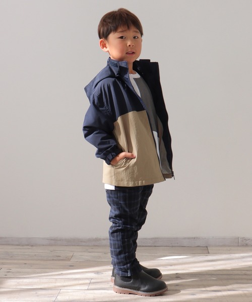 ikka(イッカ)の「フード脱着裏メッシュマウンテンパーカー(120~160cm)(マウンテンパーカー・キッズ・ブルー/ブラック・150/140/160/130/120)」の13枚目の写真