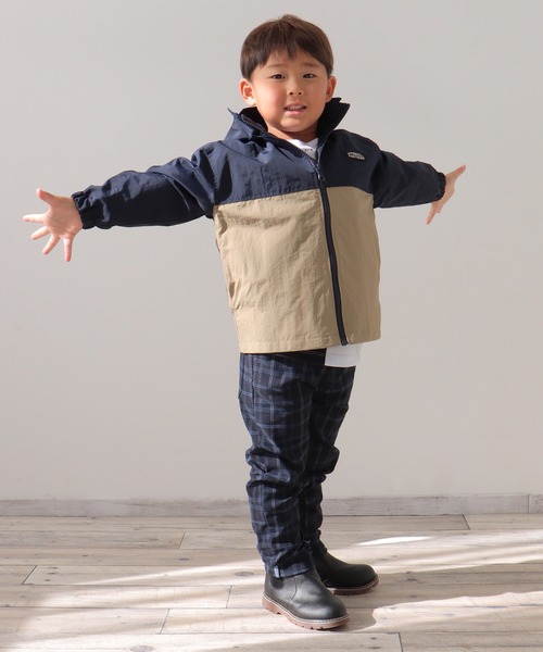 ikka(イッカ)の「フード脱着裏メッシュマウンテンパーカー(120~160cm)(マウンテンパーカー・キッズ・ブルー/ブラック・150/140/160/130/120)」の14枚目の写真
