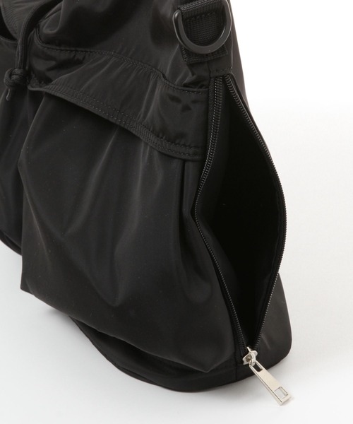 GLOBAL WORK（グローバルワーク）の「撥水軽量2WAYBAG/991802（ショルダーバッグ・レディース・ブラック/ベージュ/カーキ・FREE）」の5枚目の写真