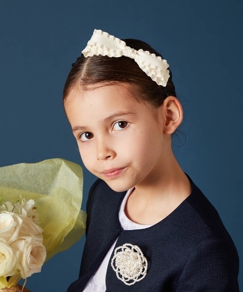 a.v.v（アーヴェヴェ）の「[KIDS]フリルリボンカチューシャ（カチューシャ・キッズ・ブラック/アイボリー/ネイビー・120）」の12枚目の写真