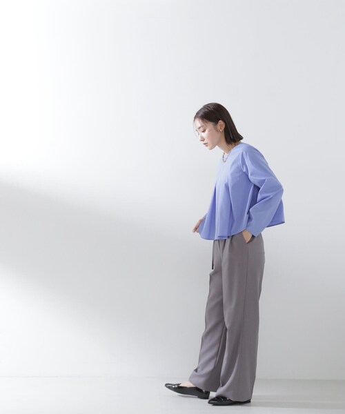 NATURAL BEAUTY BASIC（ナチュラルビューティーベーシック）の「◇＜パウダリーツイルシリーズ＞タックワイドパンツ（その他パンツ・レディース・ベージュ/グレー/オフホワイト・SMALL/MEDIUM）」の4枚目の写真