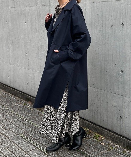 un dix cors（アンディコール）の「エステルニット切替コート（トレンチコート・レディース・ネイビー/グレイッシュベージュ・FREE）」の4枚目の写真