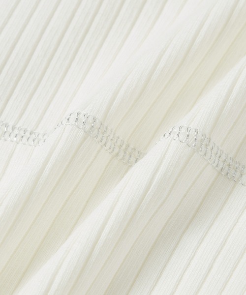 ADAM ET ROPE'(アダムエロペ)の「【WEB限定】フレアスリーブフロントホックロンT(Tシャツ/カットソー・レディース・ブラック/オフホワイト/オリーブ・FREE)」の22枚目の写真