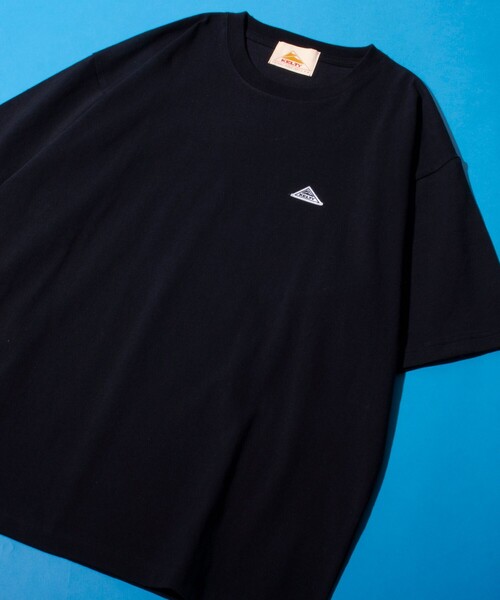 KELTY(ケルティ)の「【限定展開】【KELTY×GLOSTER】別注 バックタイポロゴプリントTシャツ ワンポイントワッペン(Tシャツ/カットソー・メンズ・ホワイト/アッシュグレー/ブラック/グレイッシュベージュ・S/M/L)」の11枚目の写真
