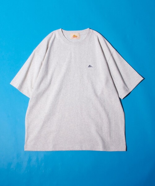 KELTY(ケルティ)の「【限定展開】【KELTY×GLOSTER】別注 バックタイポロゴプリントTシャツ ワンポイントワッペン(Tシャツ/カットソー・メンズ・ホワイト/アッシュグレー/ブラック/グレイッシュベージュ・S/M/L)」の15枚目の写真
