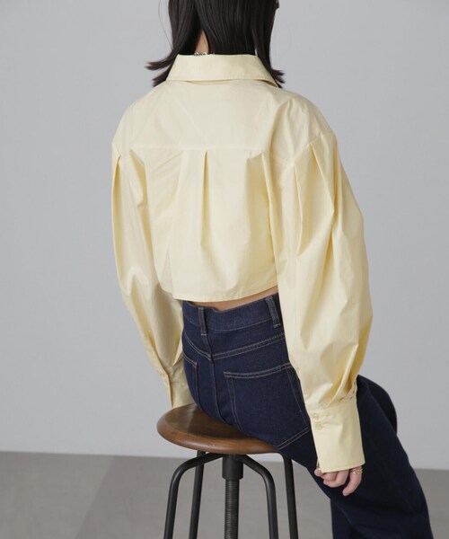 FREE'S MART（フリーズマート）の「ショート丈タックボリュームスリーブシャツ（シャツ/ブラウス・レディース・ブルー/ホワイト/イエロー・FREE）」の6枚目の写真
