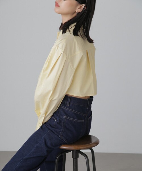 FREE'S MART（フリーズマート）の「ショート丈タックボリュームスリーブシャツ（シャツ/ブラウス・レディース・ブルー/ホワイト/イエロー・FREE）」の8枚目の写真