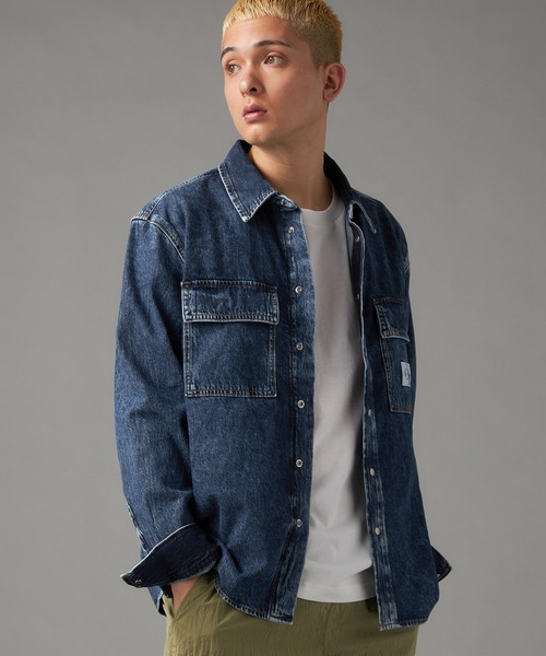 Calvin Klein（カルバン・クライン）の「リラックス ユーティリティ デニムシャツ（シャツ/ブラウス・メンズ・ブルー・L/M/S/XL）」の9枚目の写真