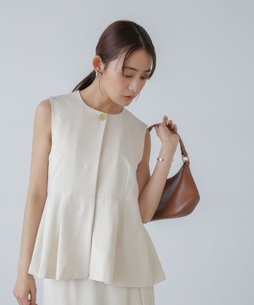 NANO universe（ナノユニバース）の「多機能素材ペプラムジレ(セットアップ可）（ベスト・レディース・アイボリー/ライトブルー/ネイビー・FREE）」の2枚目の写真