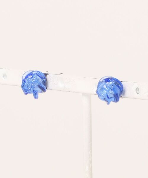 カヤ(カヤ)の「【カヤ】透け梅ガラスピアス(ピアス(両耳用)・レディース・イエロー系その他/ブルー/ホワイト系その他/レッド系その他/グリーン系その他/パープル・FREE)」の4枚目の写真