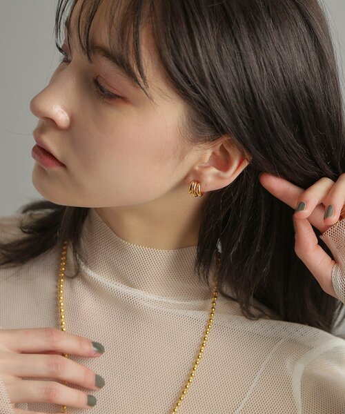 COCOSHNIK ONKITSCH(ココシュニックオンキッチュ)の「シルバー スモールフープ トリプルカーブピアス GP(ピアス(両耳用)・レディース・ゴールド・00)」の9枚目の写真