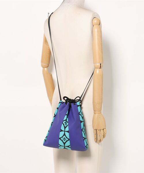 カヤ（カヤ）の「【カヤ】小紋八掛巾着ショルダーバッグ（ショルダーバッグ・レディース・パープル/ブルー/ブラック×ピンク・FREE）」の4枚目の写真