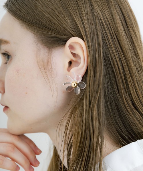 SMELLY（スメリー）の「クリアフラワーイヤリング（イヤリング）」 - WEAR