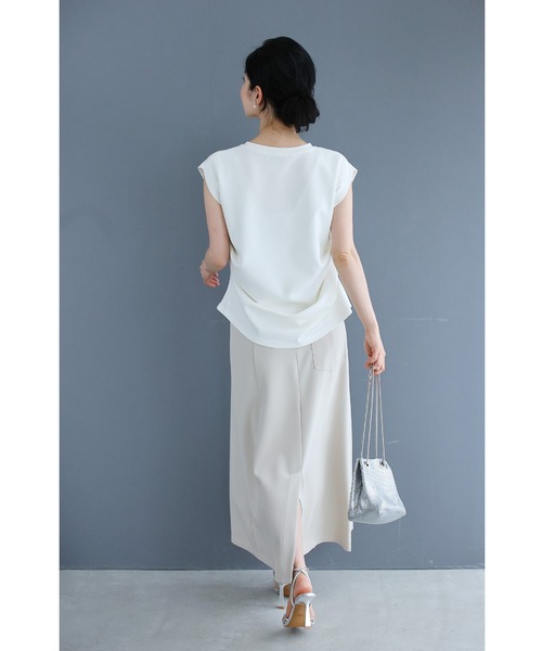 cawaii(カワイイ)の「アシンメトリーなドレープタックのカットソートップス(Tシャツ/カットソー・レディース・ネイビー/ホワイト/ベージュ・FREE)」の6枚目の写真