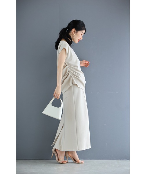cawaii(カワイイ)の「アシンメトリーなドレープタックのカットソートップス(Tシャツ/カットソー・レディース・ネイビー/ホワイト/ベージュ・FREE)」の9枚目の写真
