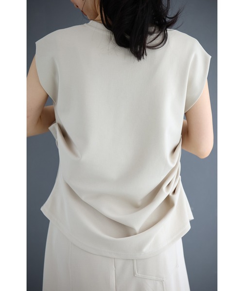 cawaii(カワイイ)の「アシンメトリーなドレープタックのカットソートップス(Tシャツ/カットソー・レディース・ネイビー/ホワイト/ベージュ・FREE)」の10枚目の写真
