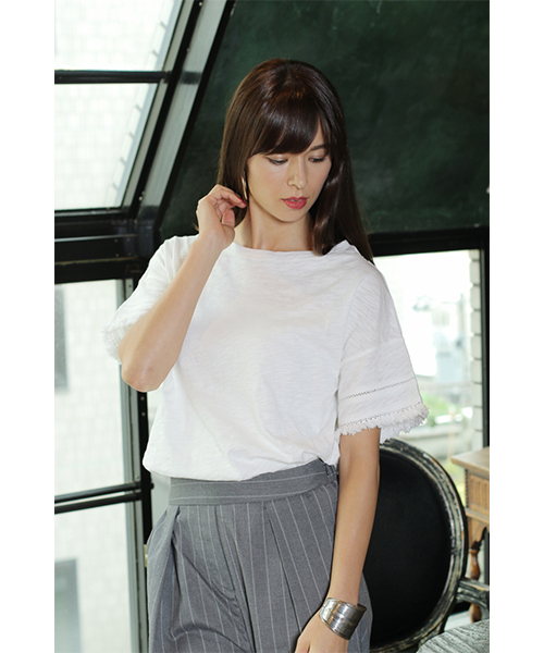 AZUL by moussy(アズールバイマウジー)の「スラブ天竺 フリンジスリーブ(Tシャツ/カットソー・レディース・キャメル/オフホワイト/トップグレー・MEDIUM/SMALL/LARGE)」の2枚目の写真