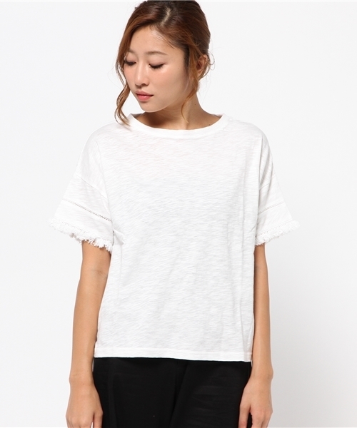 AZUL by moussy(アズールバイマウジー)の「スラブ天竺 フリンジスリーブ(Tシャツ/カットソー・レディース・キャメル/オフホワイト/トップグレー・MEDIUM/SMALL/LARGE)」の4枚目の写真