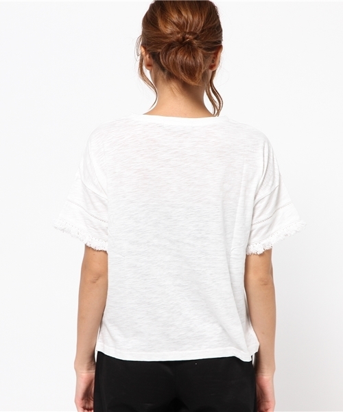 AZUL by moussy(アズールバイマウジー)の「スラブ天竺 フリンジスリーブ(Tシャツ/カットソー・レディース・キャメル/オフホワイト/トップグレー・MEDIUM/SMALL/LARGE)」の6枚目の写真