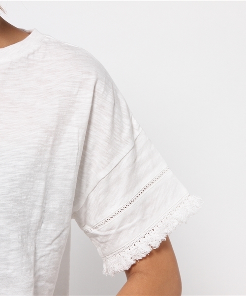 AZUL by moussy(アズールバイマウジー)の「スラブ天竺 フリンジスリーブ(Tシャツ/カットソー・レディース・キャメル/オフホワイト/トップグレー・MEDIUM/SMALL/LARGE)」の9枚目の写真