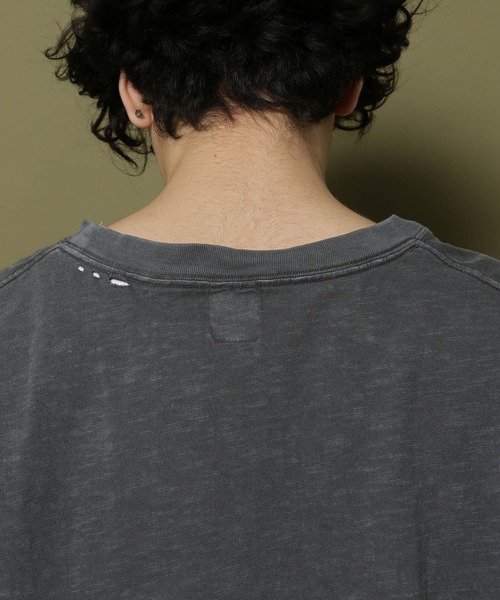 niko and...(ニコアンド)の「【NATOKii(ネイトゥーキー)】スラブダメージT(Tシャツ/カットソー・メンズ・ベージュ/スモーク・MEDIUM/LARGE)」の13枚目の写真