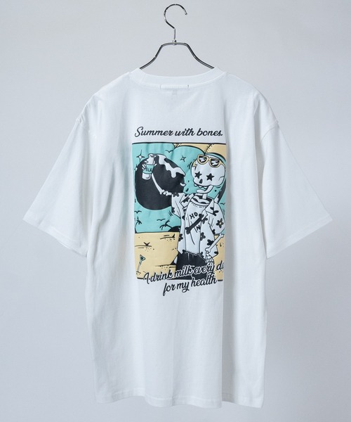 JOHN'S CLOSET(ジョンズクローゼット)の「【13】アソートデザイン 発泡/蓄光 プリント ビッグシルエット Tシャツ(Tシャツ/カットソー・メンズ・ブルー/ラベンダー/ホワイト系1/ホワイト系2/ホワイト系3/ホワイト系4/ホワイト系5/ブラック系1/ブラック系2/ブラック系3/ブラック系4/ブラック系5/スモークピンク/グリーン系1/ホワイト系7/ピンク系1/グレー系1/ホワイト系6/ブラック系6/ブラック系7/グレー系2・MEDIUM/LARGE)」の1枚目の写真
