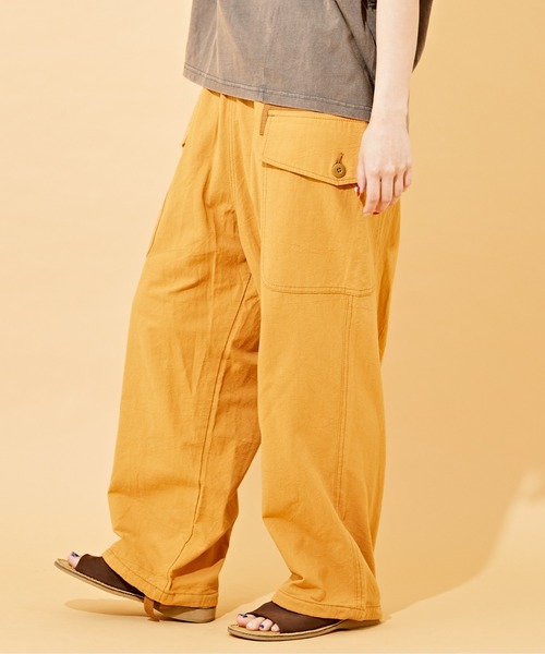 CUBE SUGAR（キューブシュガー）の「綿ボイルイージーカーゴパンツ（カーゴパンツ・レディース・スミクロ/オレンジ/カーキ/ナチュラル・M）」の4枚目の写真