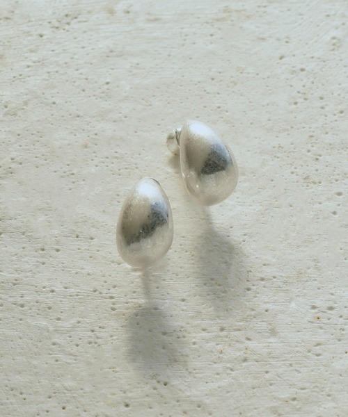☆日本未入荷☆【Chloe】Shells ドロップイヤリング ミニ メタル ドロップ イヤリング（イヤリング）｜GOLDY