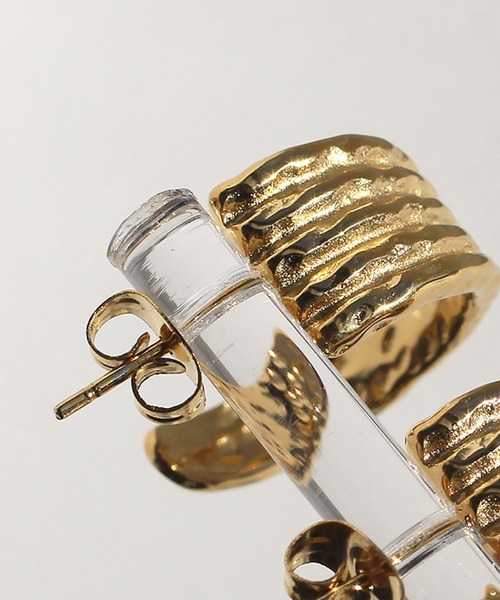 abaskdesign(アバスクデザイン)の「金属アレルギー対応 ゴールドラインフープステンレスピアス(ピアス(両耳用)・レディース・ゴールド・FREE)」の9枚目の写真