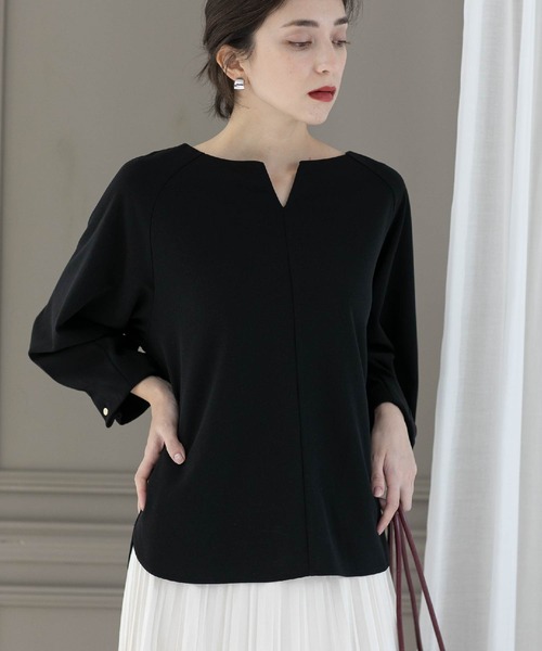 OPAQUE.CLIP（オペークドットクリップ）の「◆UV 袖口金ボタンキーネックトップス【吸水速乾/洗濯機洗い可】（Tシャツ/カットソー・レディース・オフホワイト/ベージュ/ネイビー/ブラック・40/38/36/42）」の11枚目の写真