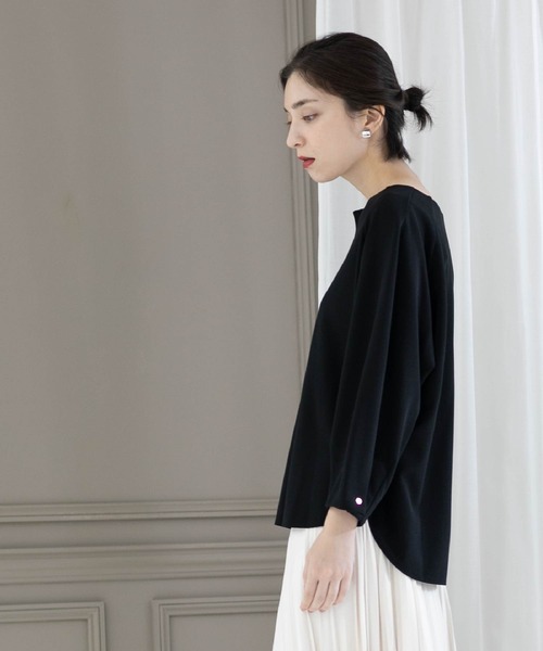 OPAQUE.CLIP（オペークドットクリップ）の「◆UV 袖口金ボタンキーネックトップス【吸水速乾/洗濯機洗い可】（Tシャツ/カットソー・レディース・オフホワイト/ベージュ/ネイビー/ブラック・40/38/36/42）」の14枚目の写真