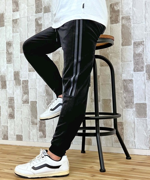 TopIsm(トップイズム)の「無地ライン入り ジャージ素材 ジョガーパンツ(スウェットパンツ・メンズ・ブラック系4/ブラック系3/ブラック系2/ブラック系1/ブラック/ブラック系6/ブラック系5・LL/L/M)」の3枚目の写真