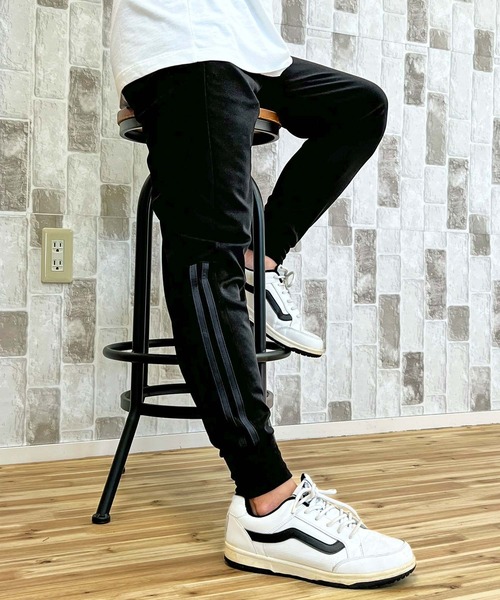 TopIsm(トップイズム)の「無地ライン入り ジャージ素材 ジョガーパンツ(スウェットパンツ・メンズ・ブラック系4/ブラック系3/ブラック系2/ブラック系1/ブラック/ブラック系6/ブラック系5・LL/L/M)」の5枚目の写真