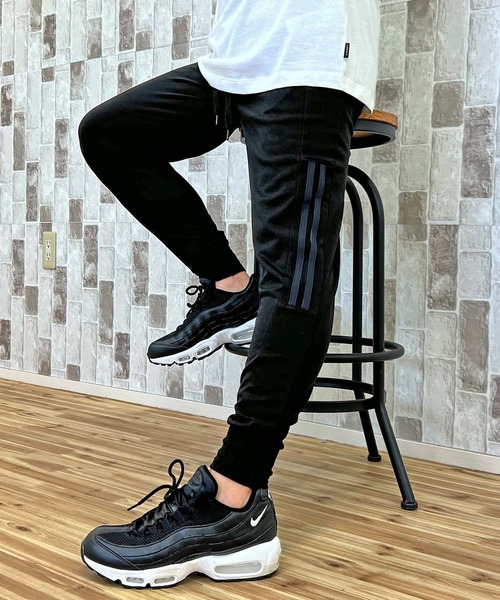 TopIsm(トップイズム)の「無地ライン入り ジャージ素材 ジョガーパンツ(スウェットパンツ・メンズ・ブラック系4/ブラック系3/ブラック系2/ブラック系1/ブラック/ブラック系6/ブラック系5・LL/L/M)」の7枚目の写真