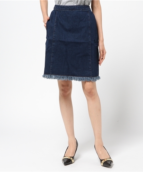mystic（ミスティック）の「【mystic】デニム裾フリンジ台形スカート（スカート・レディース・ブルー/ネイビー・2/1）」の2枚目の写真