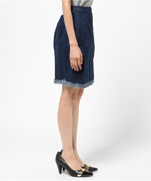 mystic（ミスティック）の「【mystic】デニム裾フリンジ台形スカート（スカート・レディース・ブルー/ネイビー・2/1）」の4枚目の写真