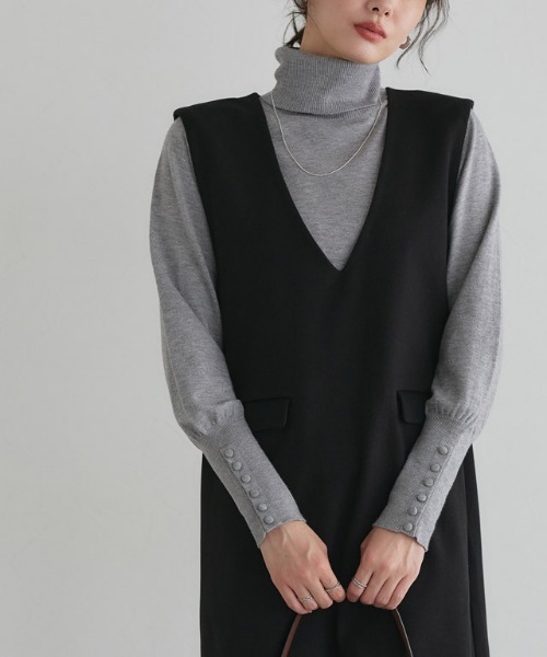 Pierrot（ピエロ）の「タートルネッククルミボタン袖ボリュームニット（ニット/セーター・レディース・ライトピンク/グレイッシュベージュ/ブラック/グリーン/ブルー系その他/チャコール/オフホワイト/ブルーグリーン/ブラウン/杢グレー・L/M）」の4枚目の写真