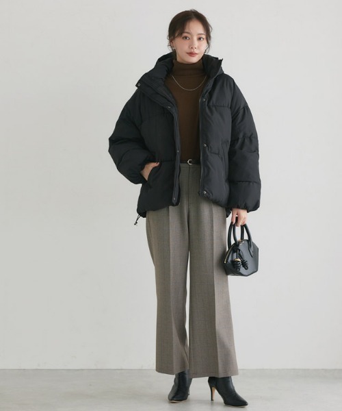 Pierrot（ピエロ）の「タートルネッククルミボタン袖ボリュームニット（ニット/セーター・レディース・ライトピンク/グレイッシュベージュ/ブラック/グリーン/ブルー系その他/チャコール/オフホワイト/ブルーグリーン/ブラウン/杢グレー・L/M）」の21枚目の写真