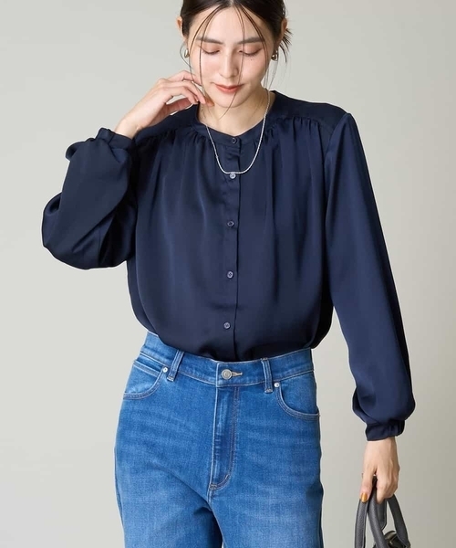 a.v.v（アーヴェヴェ）の「サテンギャザーブラウス（シャツ/ブラウス・レディース・アイボリー/グレー系その他/ミント/ネイビー・40/38/42/36/34）」の4枚目の写真