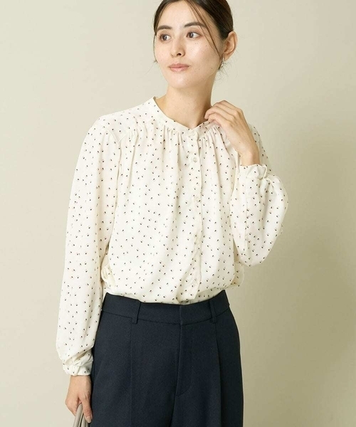 a.v.v（アーヴェヴェ）の「サテンギャザーブラウス（シャツ/ブラウス・レディース・アイボリー/グレー系その他/ミント/ネイビー・40/38/42/36/34）」の2枚目の写真