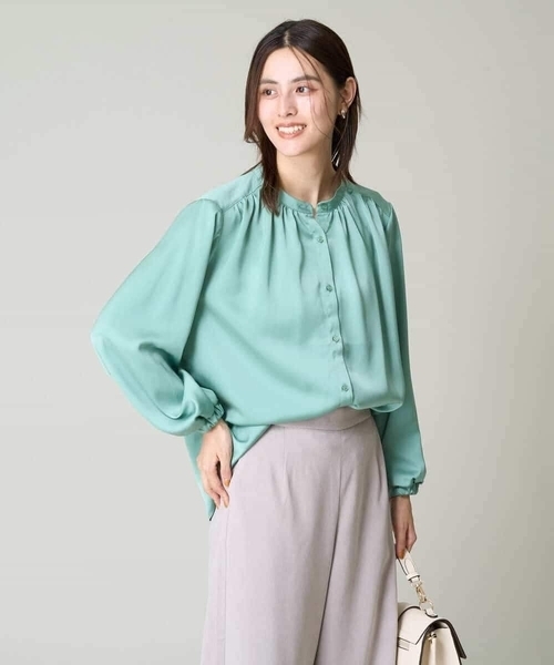 a.v.v（アーヴェヴェ）の「サテンギャザーブラウス（シャツ/ブラウス・レディース・アイボリー/グレー系その他/ミント/ネイビー・40/38/42/36/34）」の5枚目の写真