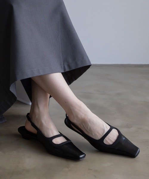 VACANCY(ヴァカンシー)の「トゥキャップストラップミュール(パンプス・レディース・ブラック/ホワイト・LARGE/MEDIUM)」の11枚目の写真