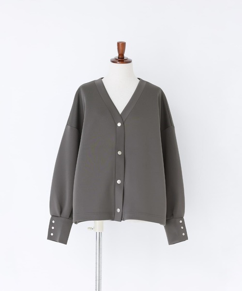 n'OrLABEL（ノアールレーベル）の「『Vネックダンボールカーディガン』（カーディガン/ボレロ・レディース・アイボリー/ブラック/チャコール・1/2）」の5枚目の写真