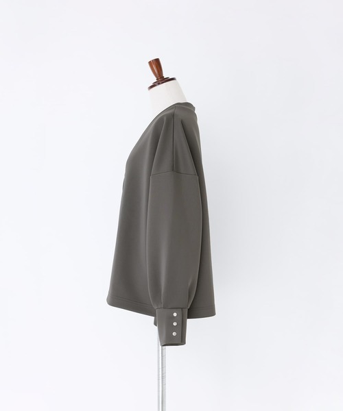 n'OrLABEL（ノアールレーベル）の「『Vネックダンボールカーディガン』（カーディガン/ボレロ・レディース・アイボリー/ブラック/チャコール・1/2）」の6枚目の写真