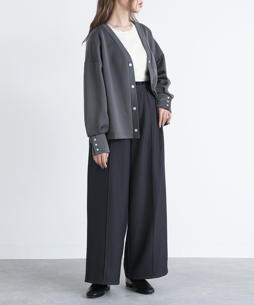 n'OrLABEL（ノアールレーベル）の「『Vネックダンボールカーディガン』（カーディガン/ボレロ・レディース・アイボリー/ブラック/チャコール・1/2）」の22枚目の写真