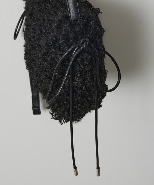 Firsthand（ファーストハンド）の「Firsthand/ファーストハンド エコファーサイドリボンバッグ（ショルダーバッグ・レディース・ブラック/サックスブルー/オフホワイト・ONE SIZE）」の9枚目の写真