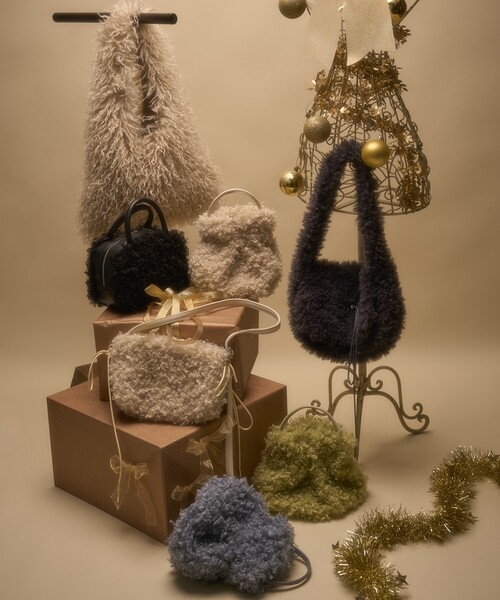 Firsthand（ファーストハンド）の「Firsthand/ファーストハンド エコファーサイドリボンバッグ（ショルダーバッグ・レディース・ブラック/サックスブルー/オフホワイト・ONE SIZE）」の4枚目の写真