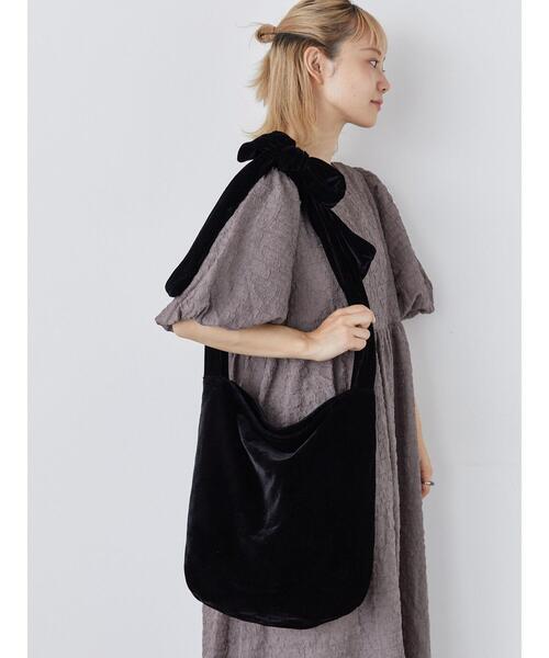 ehka sopo（エヘカソポ）の「ベロアリボンバッグ（ハンドバッグ・レディース・ブラック/グレー/グリーン・F）」の4枚目の写真
