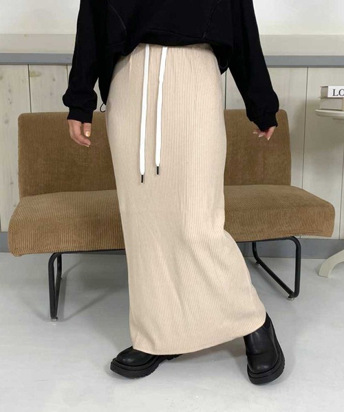 CRB（シーアールビー）の「リブIラインロングスカート（スカート・レディース・チャコール/オレンジ/ベージュ/レッド/アイボリー/ブラック/ブルー/オレンジ系その他/ピンク/ライム/グリーン・F）」の4枚目の写真